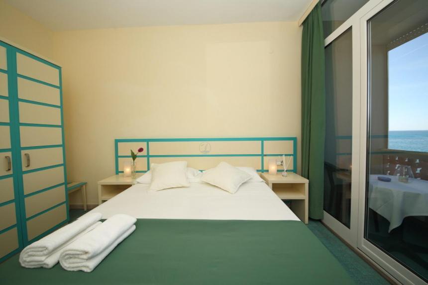 Hotel La Scogliera 카비디라바냐 외부 사진